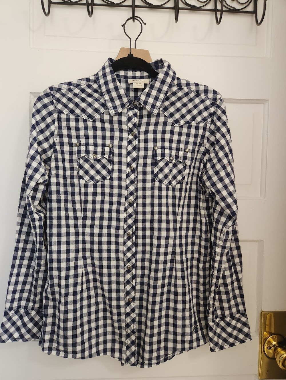 Ariat white and blue gingham button-up shirt in size M #western #cowboy